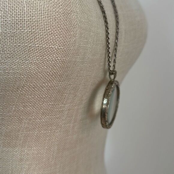 Magnifying Portable Pocket Reading Loupe Necklace Silver Toned - Picture 5 of 9